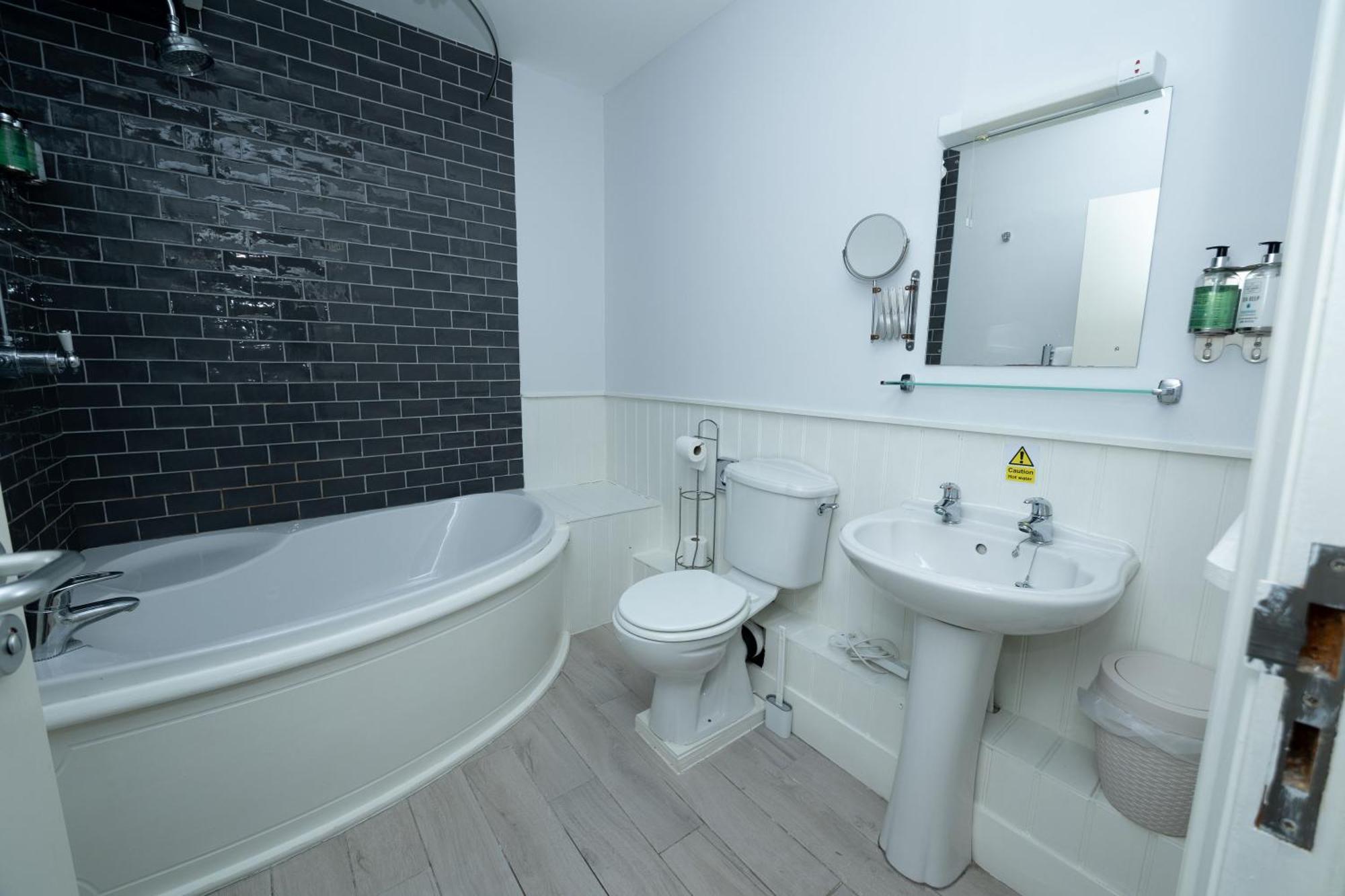 The Clarendon Hotel Deal Luaran gambar
